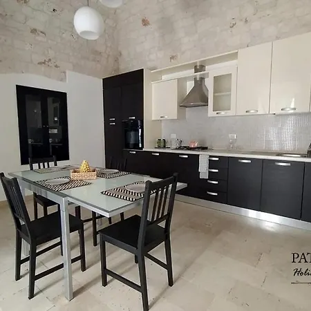 Patruno Holidays House